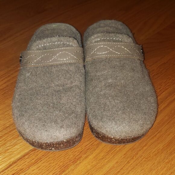 Earth Origins Tan Janet wool slides - Picture 2 of 6